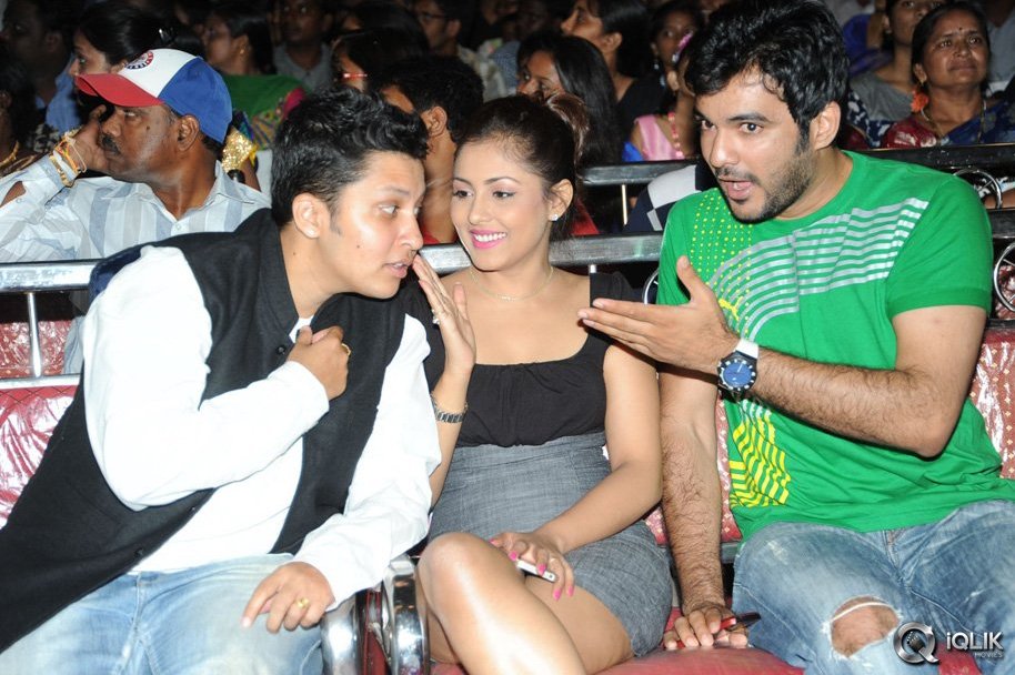 Undhile-Manchi-Kalam-Mundhu-Mundhuna-Movie-Audio-Launch